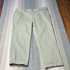 Old Navy Boyfriend Chinos in Light Olive size 8